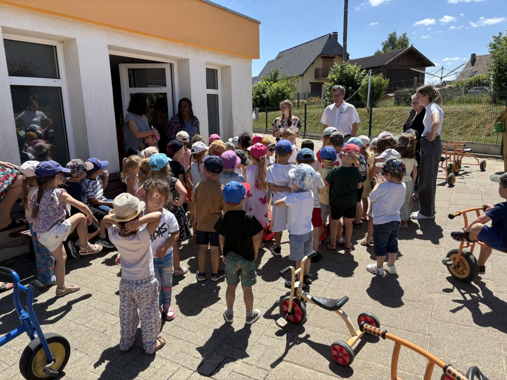 Remise de diplômes à la cantine scolaire
